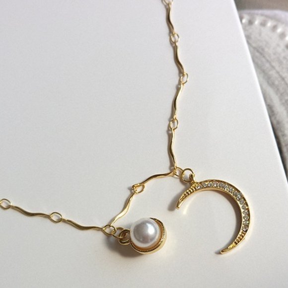 💕LAST ONE Moon Faux Pearl Necklace - Picture 2 of 14